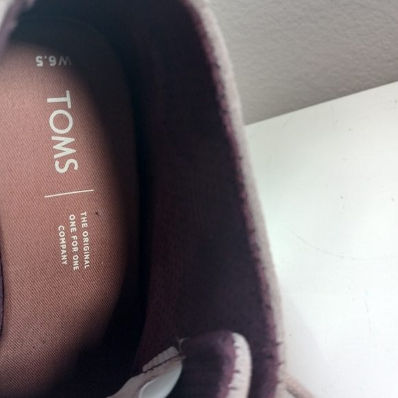 NEW TOMS SHOES - Picture 6 of 10